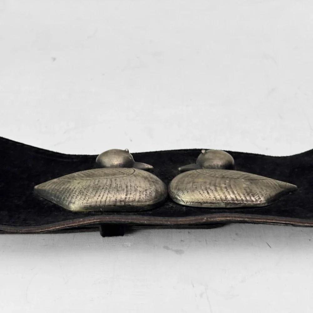 VTG Black Suede Wide Waist Belt Silver Tone Double Duck Motif Womens S